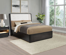 Load image into Gallery viewer, Leandro Wingback Bed