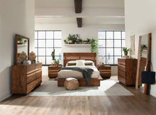 Load image into Gallery viewer, Winslow Queen &amp; E.King Bed