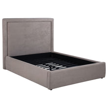 Load image into Gallery viewer, Lawson Panel Platform Bed