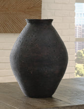 Load image into Gallery viewer, Hannela Vase