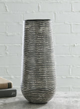 Load image into Gallery viewer, Fynn Vase