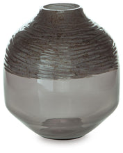 Load image into Gallery viewer, Harpwick Vase