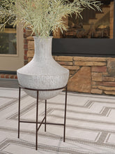 Load image into Gallery viewer, Estonbank Vase