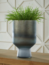 Load image into Gallery viewer, Pennmore Vase
