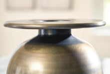 Load image into Gallery viewer, Fedorleigh Vase