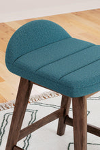Load image into Gallery viewer, Lyncott Dining Room Set