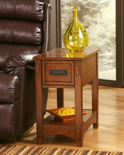 Load image into Gallery viewer, Breegin Chairside End Table