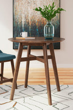 Load image into Gallery viewer, Lyncott Dining Room Set