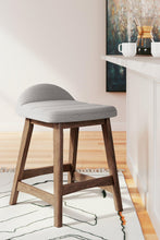 Load image into Gallery viewer, Lyncott Dining Room Set