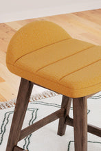Load image into Gallery viewer, Lyncott Dining Room Set
