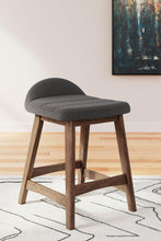 Load image into Gallery viewer, Lyncott Dining Room Set
