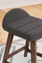 Load image into Gallery viewer, Lyncott Dining Room Set