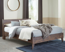 Load image into Gallery viewer, Calverson Bed