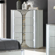 Load image into Gallery viewer, Cleburne Chest