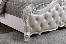 Load image into Gallery viewer, Ventresca E.King &amp; Queen Bed White &amp; Chrome