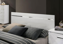 Load image into Gallery viewer, Erlach 4 &amp; 5 Piece Queen Bedroom Set