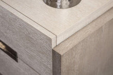 Load image into Gallery viewer, Gristalt Chest (w/ Felt Line)