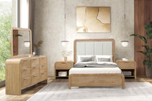 Load image into Gallery viewer, Handforth E.King &amp; Queen Bed