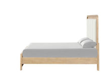 Load image into Gallery viewer, Handforth E.King &amp; Queen Bed