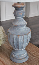 Load image into Gallery viewer, Cylerick Table Lamp