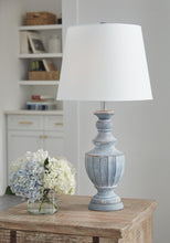 Load image into Gallery viewer, Cylerick Table Lamp