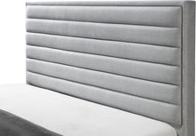 Load image into Gallery viewer, Hunter Grey Linen Queen Bed