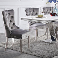 Load image into Gallery viewer, Valdevers Dining Table