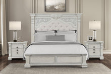 Load image into Gallery viewer, Promenade E.King &amp; Queen Bed Brown &amp; White