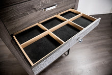Load image into Gallery viewer, Voleta Chest