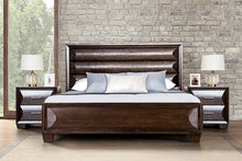 Load image into Gallery viewer, Hinwitz Queen Bedroom Set