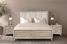 Load image into Gallery viewer, Midhurst E.King &amp; Queen Bed